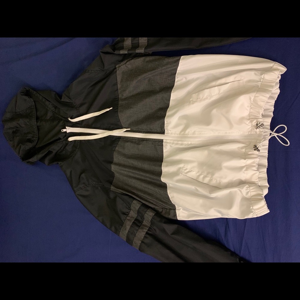 Black and white windbreaker -men’s- (s)